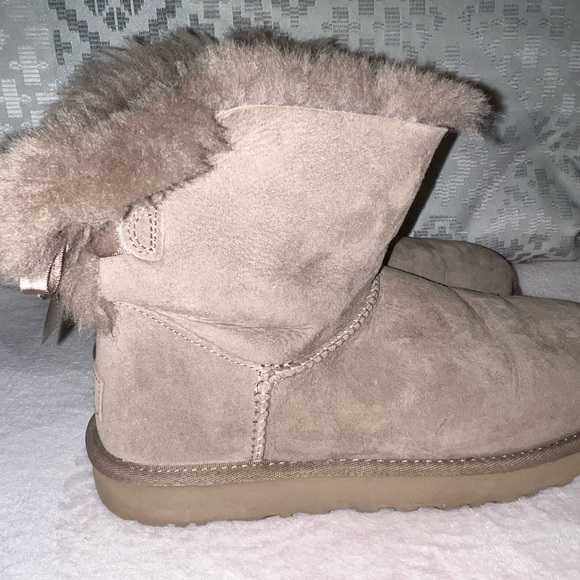 Barely worn uggs! - Picture 5 of 7
